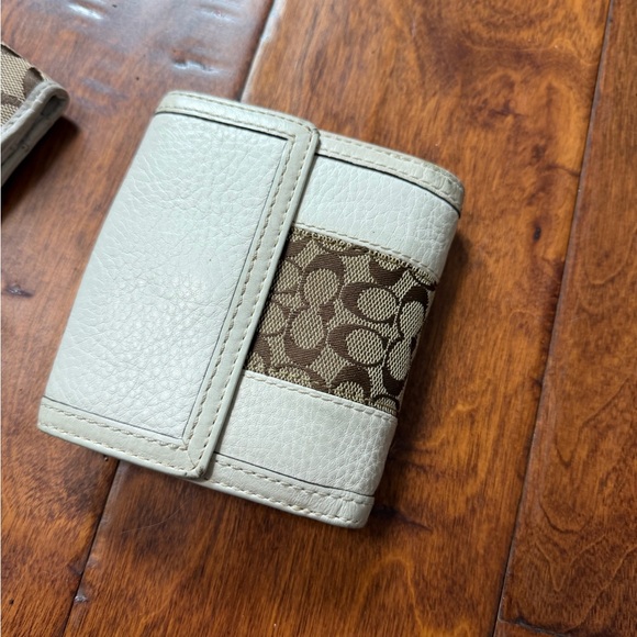 Coach Brown and Cream Signature bag with wallet - Picture 2 of 8